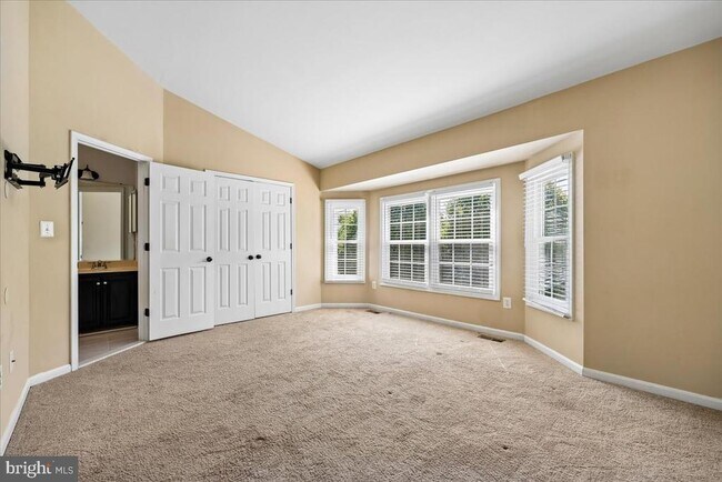 Building Photo - 6630 Commodore Ct