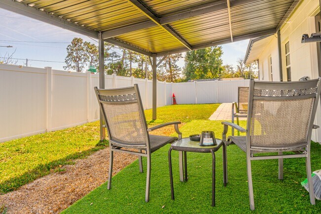 Building Photo - 1875 Williams Manor Ave