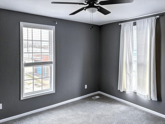 Building Photo - Comfortable 3-Bedroom Home with Garage and...
