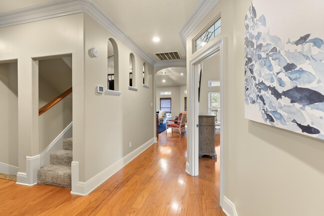 Building Photo - 5004 Cypress Lake Dr