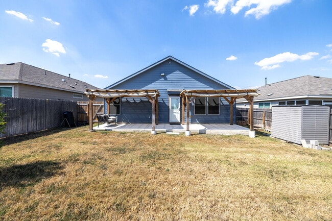 Building Photo - Spacious 4-Bedroom Gem in Schertz