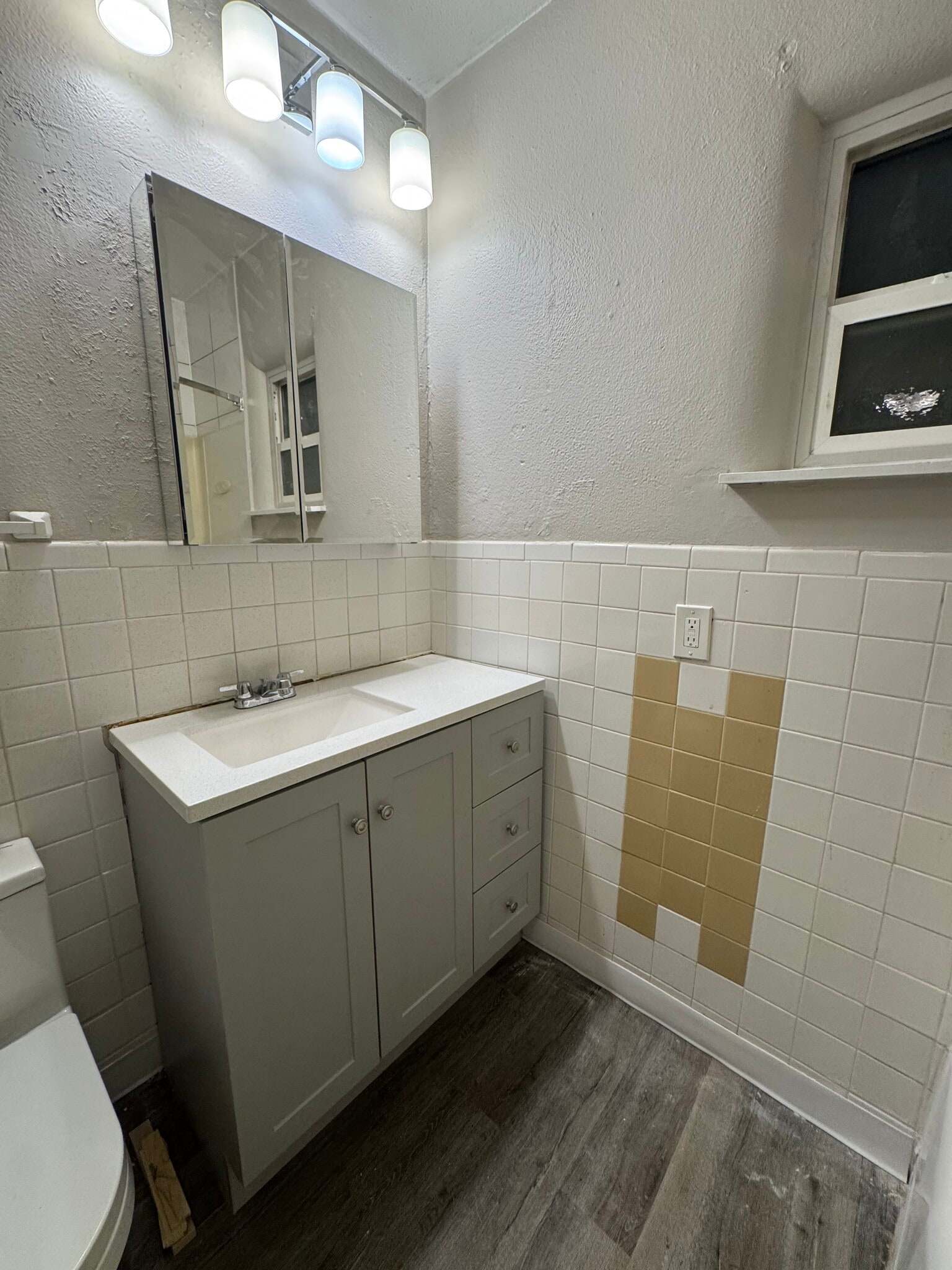 Building Photo - 1383 W Gill Pl