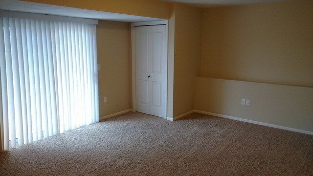 Building Photo - 4 bedroom, 3 bath home on quiet Cul-de-sac...