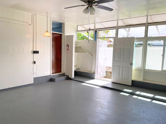 Building Photo - 2379 Kilauea Ave