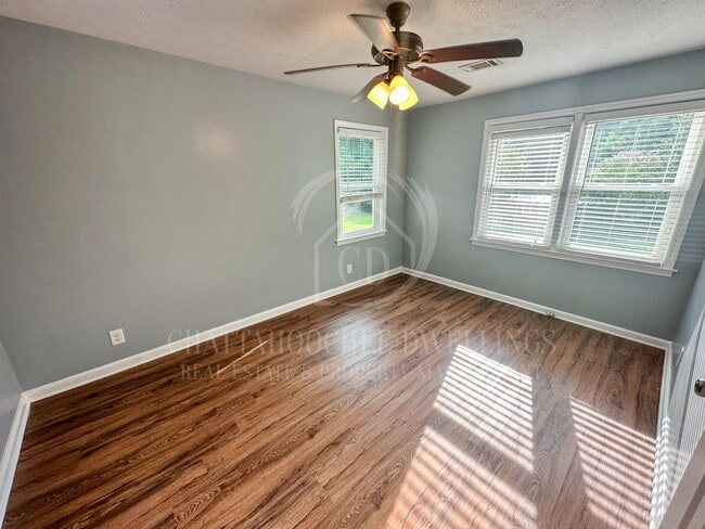 Building Photo - 4404 Summerville Rd