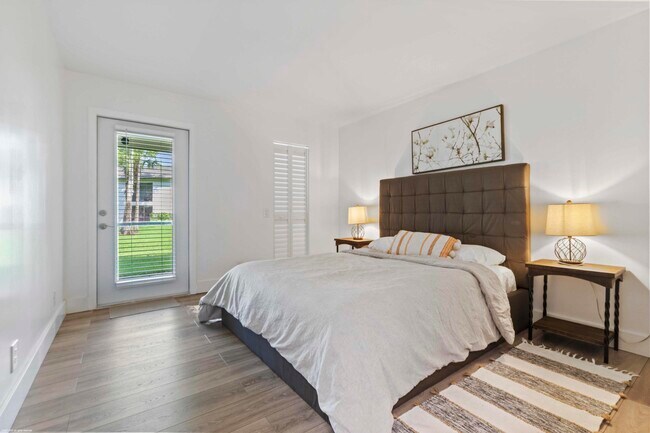 Building Photo - 711 Forest Club Dr