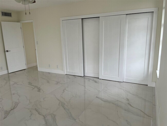 Building Photo - 3150 N Course Ln