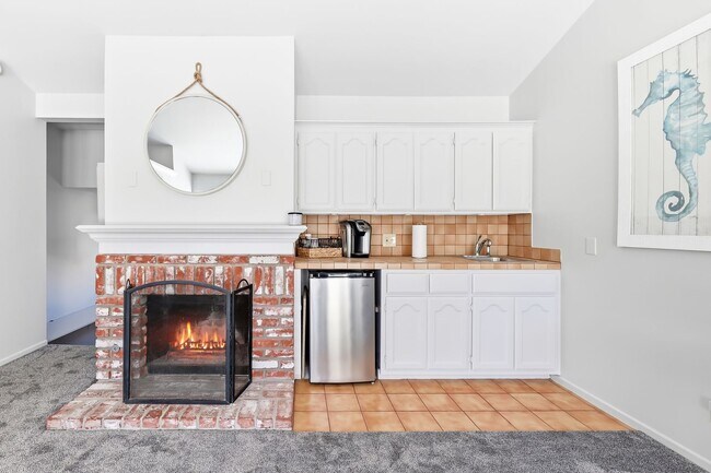 Building Photo - Furnished Balboa Peninsula Point Cottage Home | Available November 1st – April 30th