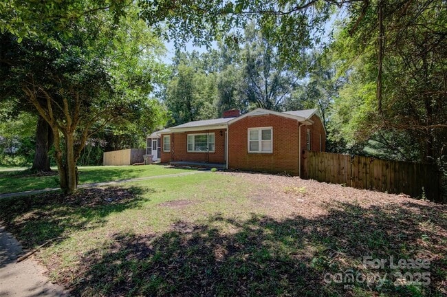 Building Photo - 607 W 19th Ave