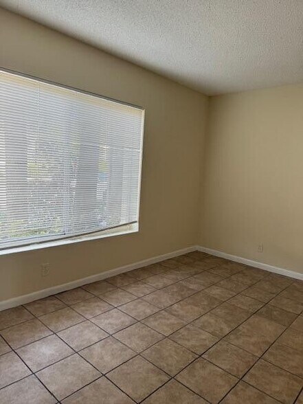 Building Photo - 815 W Boynton Beach Blvd