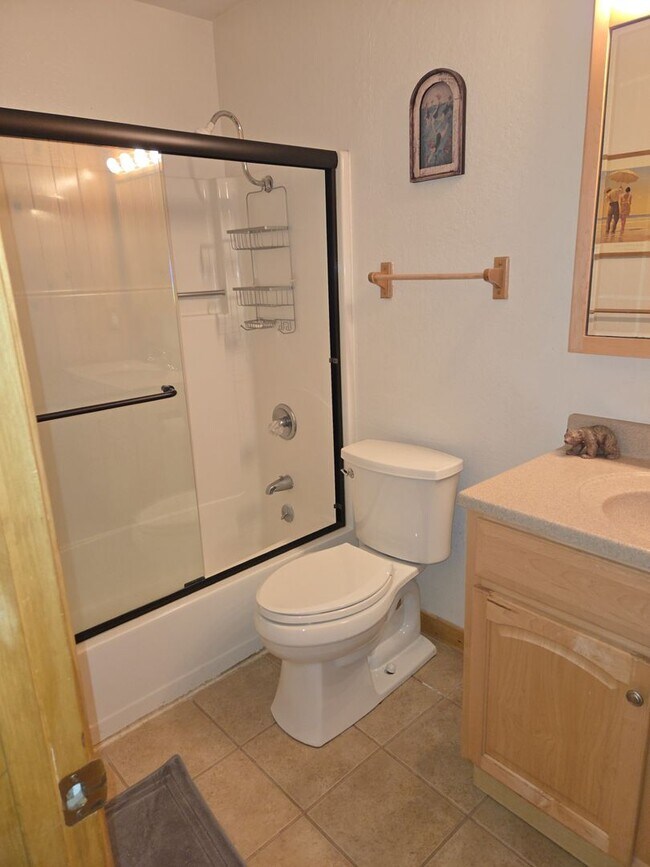 Building Photo - Large mountain home with access to Tahoe K...