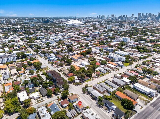 Building Photo - Little Havana 2BR | Assigned Parking | Water Included