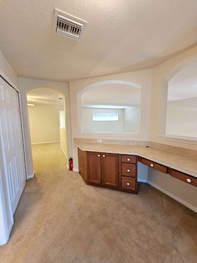 Building Photo - Large Melbourne Townhome