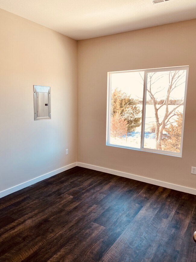 Building Photo - 1529 E Olive Ct
