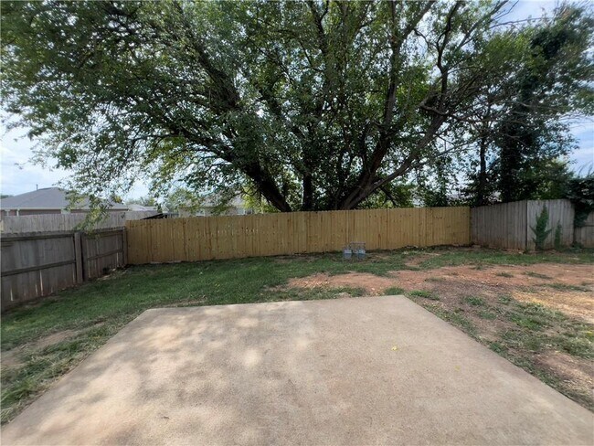 Building Photo - 861 Sunflower St