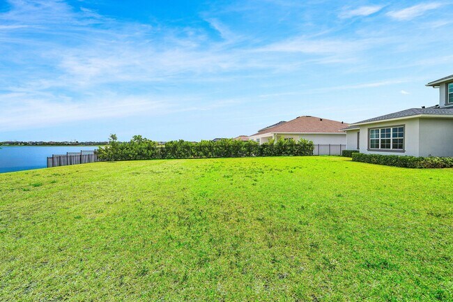 Building Photo - 655 Hookline Cir