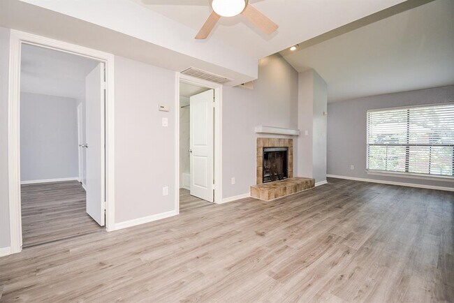 Building Photo - 3100 Walnut Bend Ln