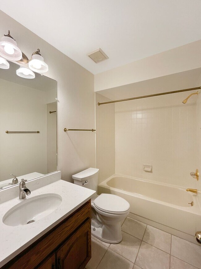 Building Photo - 3 Bed (private loft as 3rd BR) Downtown Breckenridge Living – Modern Comfort in a Historic Setting