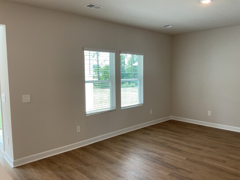 Building Photo - 521 Crowder Pl