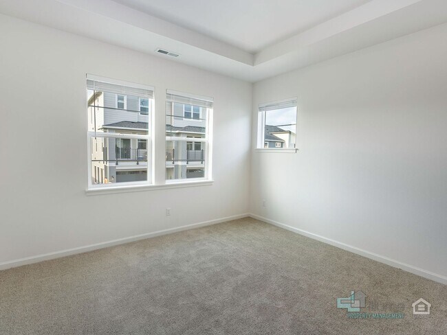 Building Photo - Bright 2-Bedroom, 2.5-Bathroom Home in Hillsboro