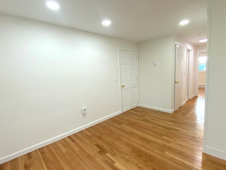 Building Photo - 197 W Wyoming Ave