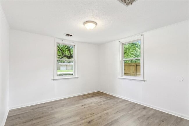 Building Photo - 1279 Jaycee Dr
