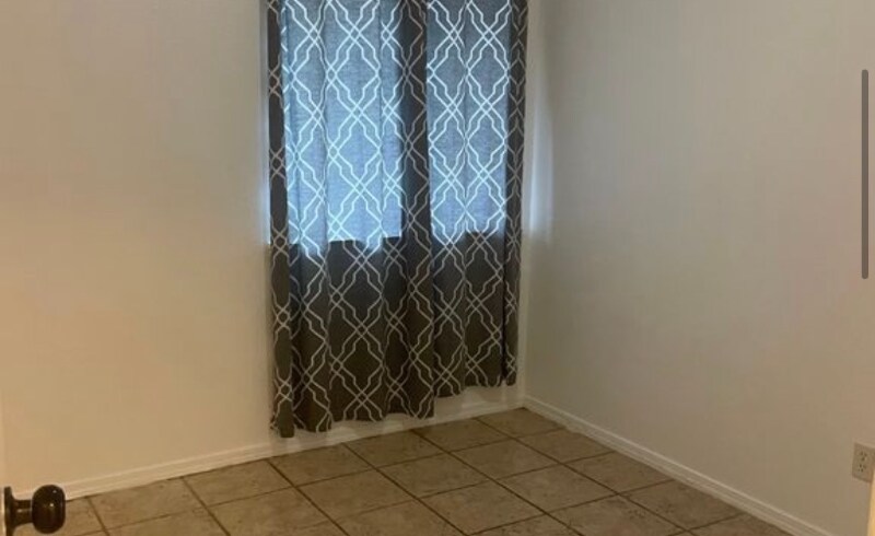 Building Photo - 581 Stratford Ct