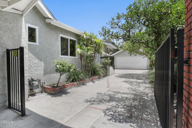 Building Photo - 2520 Casitas Ave