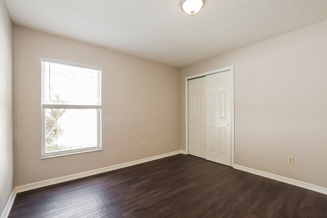 Building Photo - 8819 Reservation Dr