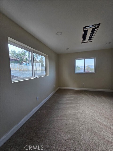 Building Photo - 2641 Valley View Ave