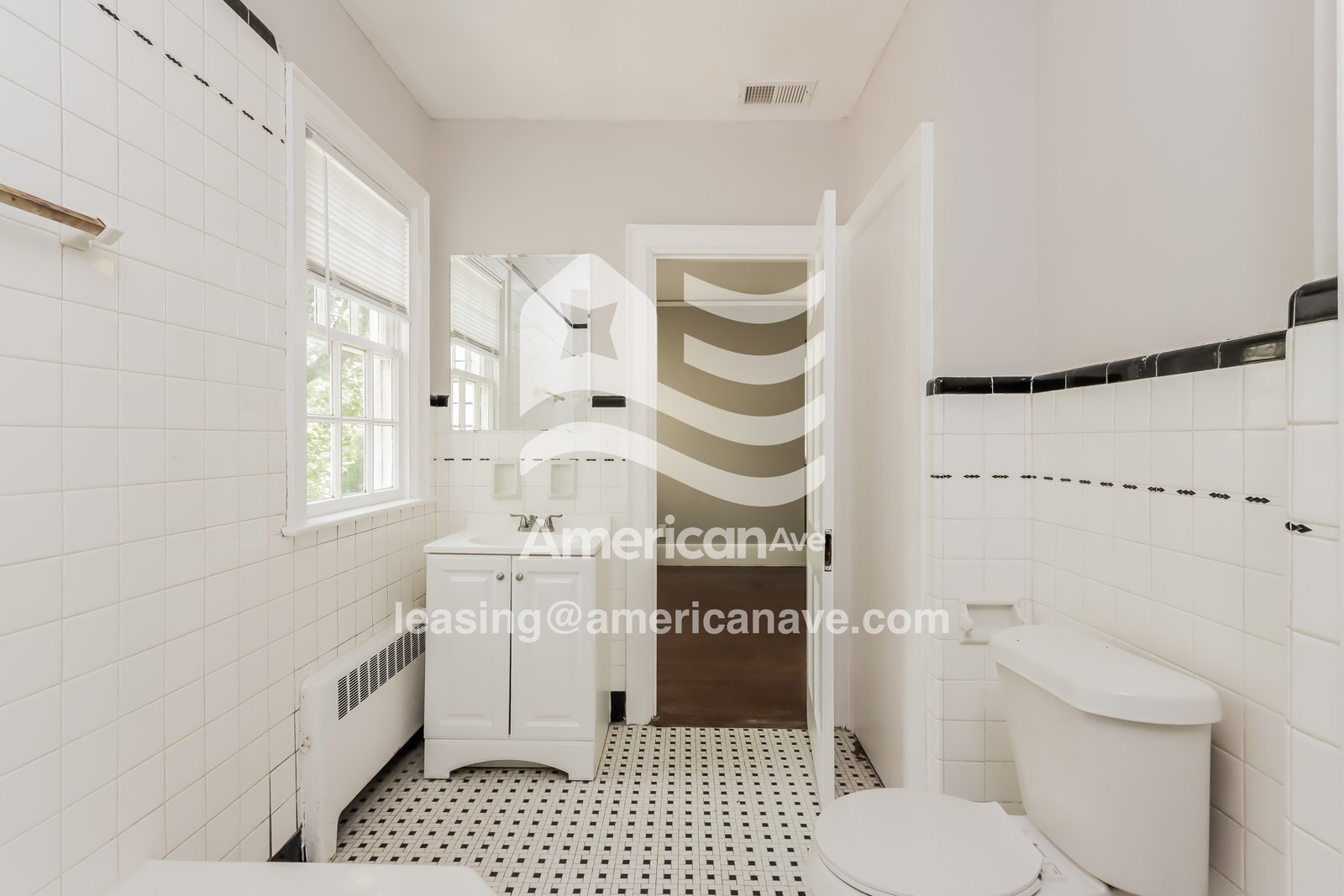 Building Photo - 3295 S Perry St