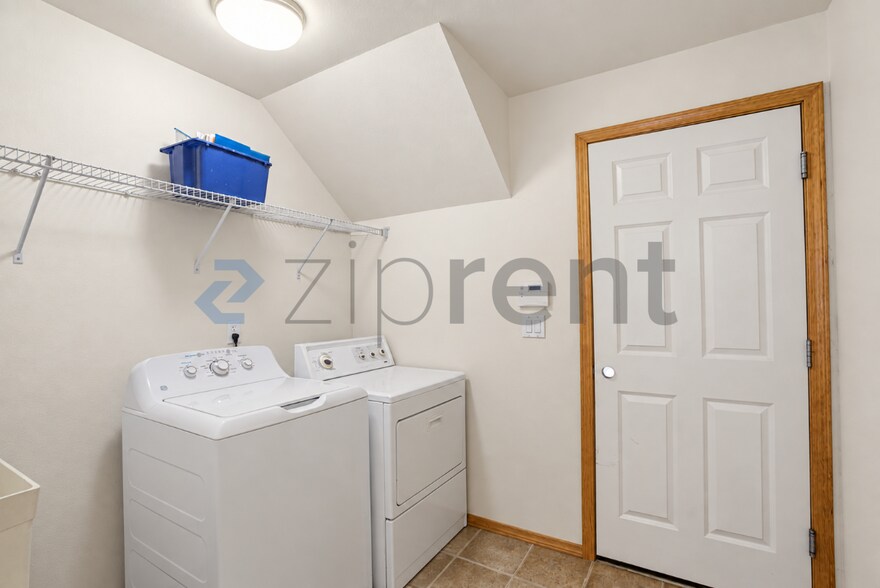 Building Photo - Unit N/A