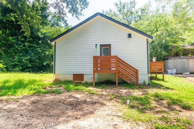 Building Photo - 3822 Bakers Ferry Rd SW