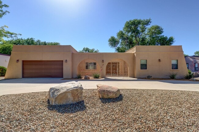 Primary Photo - Home in Antelope Hills!