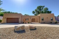 Building Photo - Home in Antelope Hills!