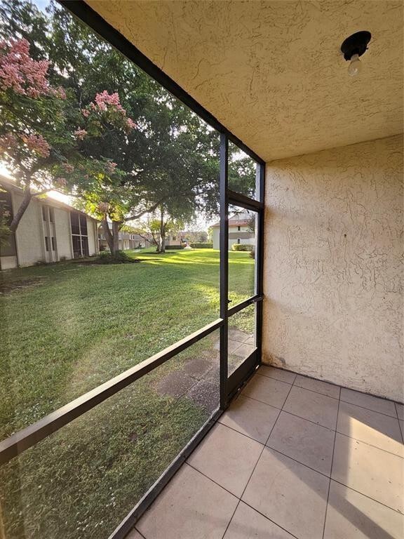 Building Photo - 5583 Courtyard Dr