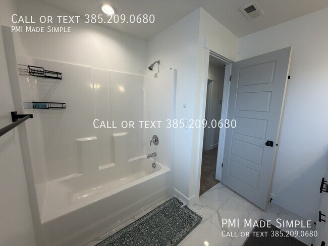 Building Photo - 3621 Sparrow Ln