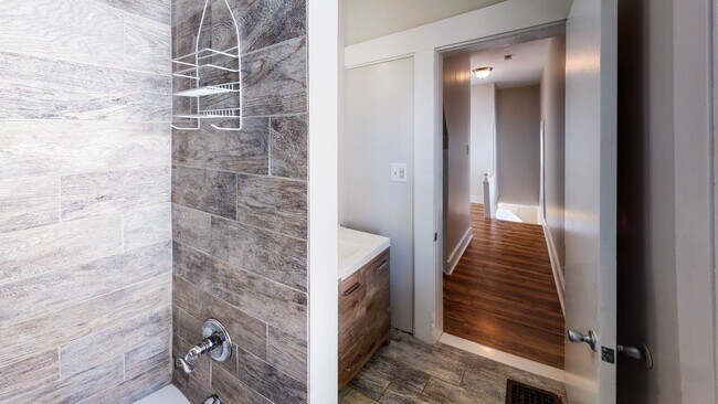 Building Photo - Beautiful Beaver Hills Single Family | Ava...