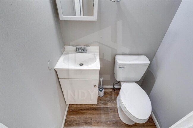 Building Photo - 750 S Dequincy St