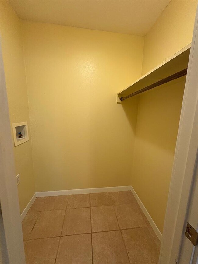 Building Photo - 400 W 35th St