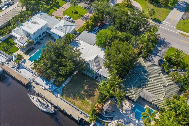 Building Photo - 2680 NE 24th St