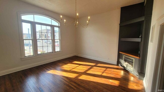 Primary Photo - 103 S Main St