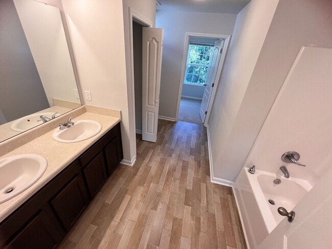 Building Photo - Gorgeous 3 bedroom, 2 1/2 bathroom two-sto...