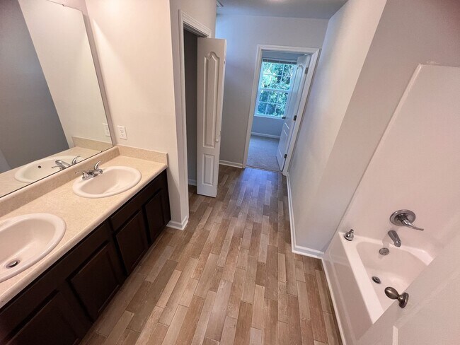Building Photo - Gorgeous 3 bedroom, 2 1/2 bathroom two-story home in Winston Salem
