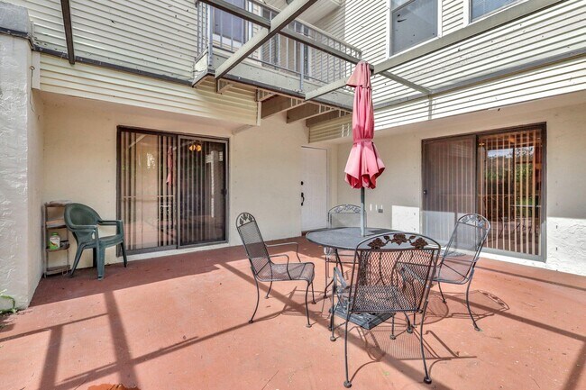 Building Photo - 1558 Shaker Cir
