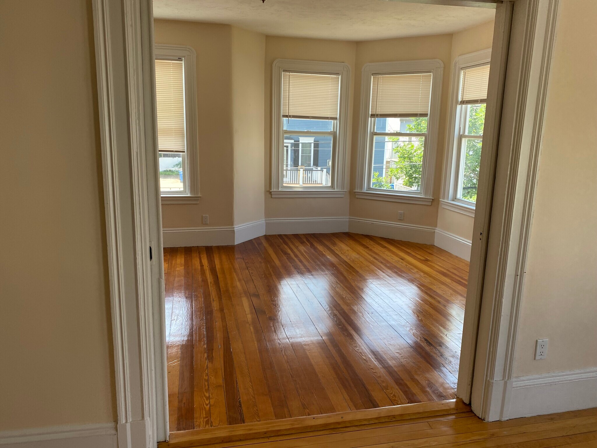 Building Photo - 242 Brown St