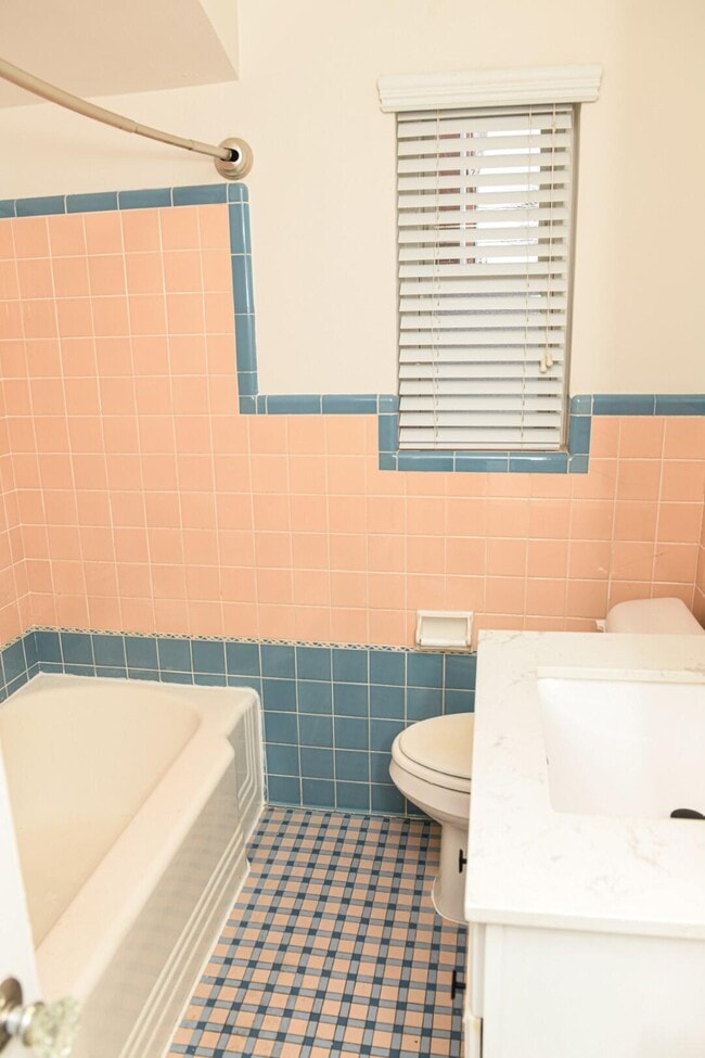 Building Photo - 27 Sunnymede Dr