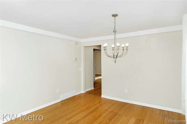 Building Photo - 2116 Garfield St