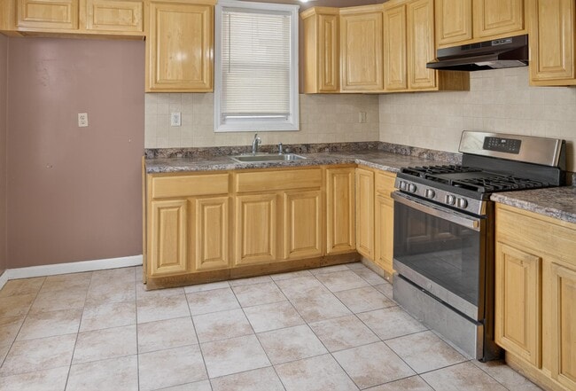 Building Photo - 26 Gautier Ave