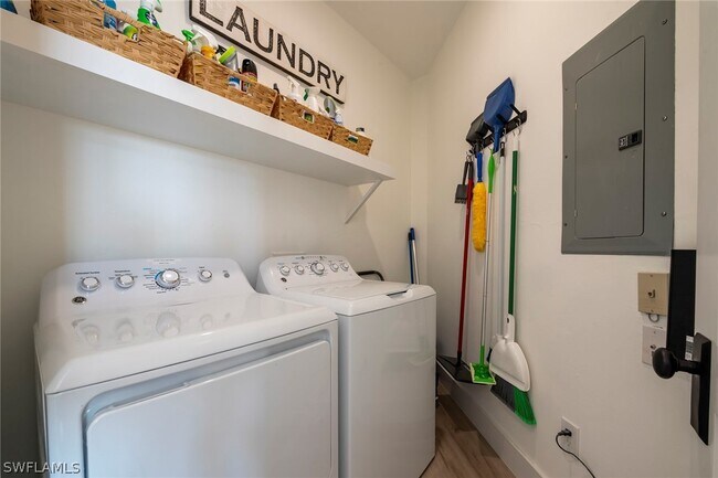 Building Photo - 1540 Clermont Dr